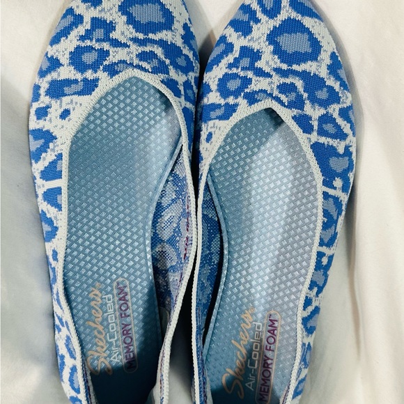 Skechers Lt Blue Ballet Flats Air-Cooled Memory Foam Stretch Sz 9.5 Cheetah - Picture 2 of 3